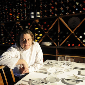 CHRIS-IN-RESTAURANT-800X800-604x604